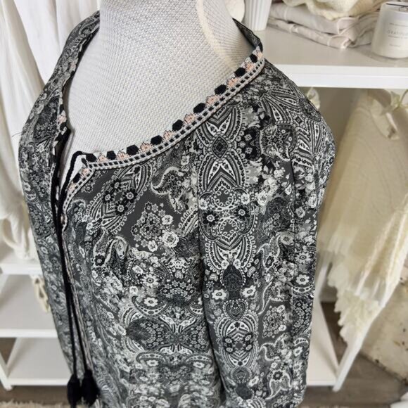 Monroe and Main women's sz. large black & gray floral boho, bohemian top #2112 - Picture 6 of 8